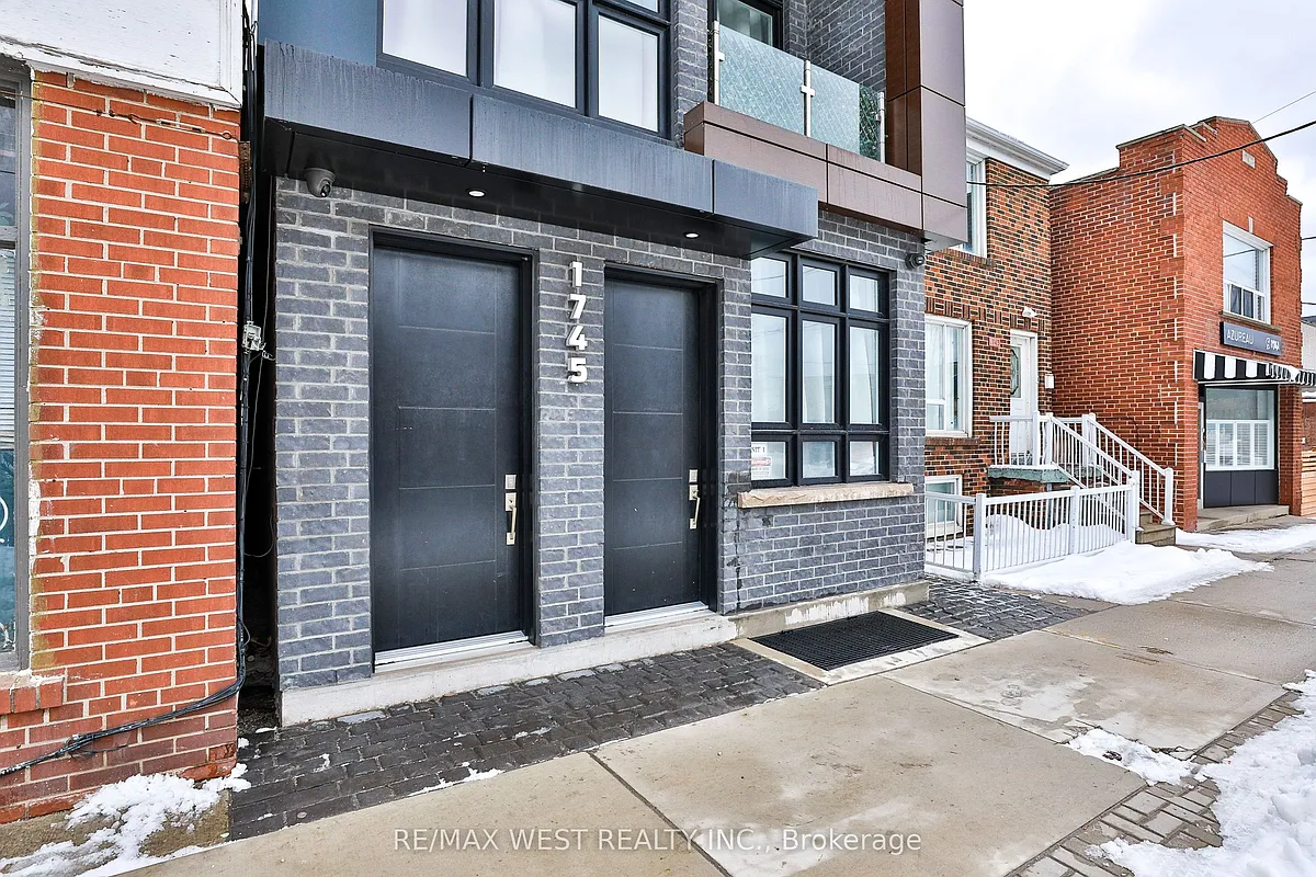 Building Photo - 1745 Keele St #4