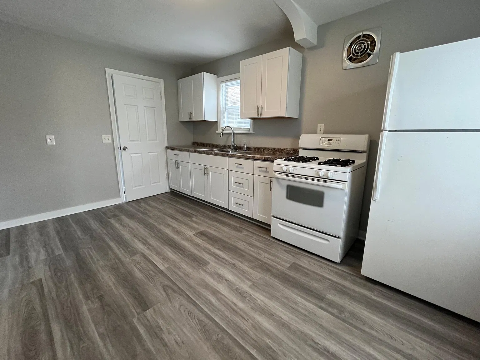 2 bed, 696 sqft, $1,550 — Photo 3