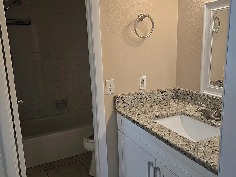 1910 W Sligh Ave #E103 — Photo 10