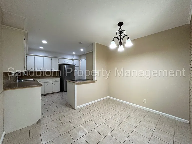 5766 S 80th East Ave — Photo 7