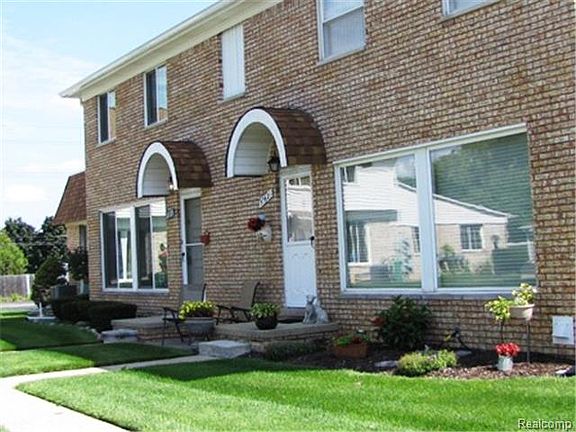 2nd image of 37629 Garden Ct #101