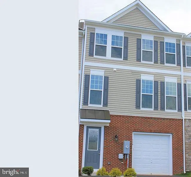 4 bed, 3.5 bath, 2239 sqft, $2,150 — Photo 1