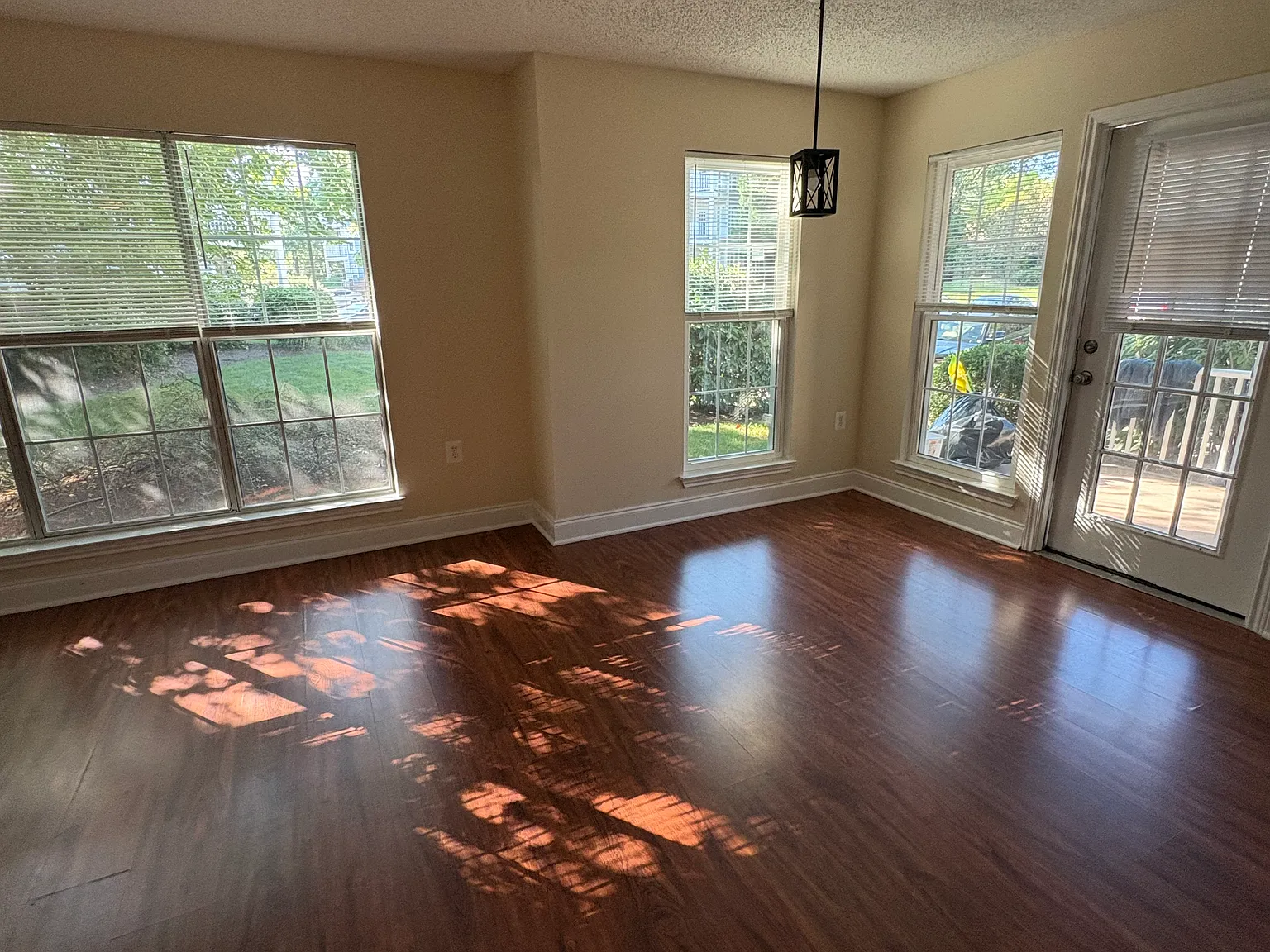 2 bed, 1019 sqft, $2,500 — Photo 3