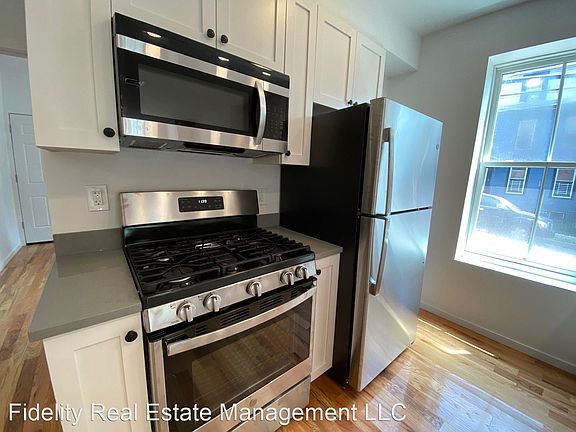 4th image of 178 Washington St APT 1