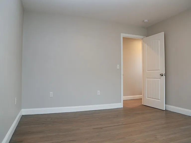 517 Admiral St — Photo 32