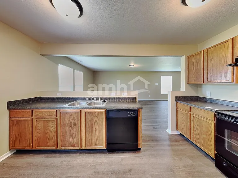 3287 Underwood Dr — Photo 3
