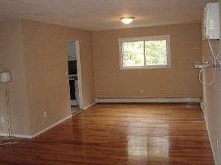 4th image of 15 Patricia Ln