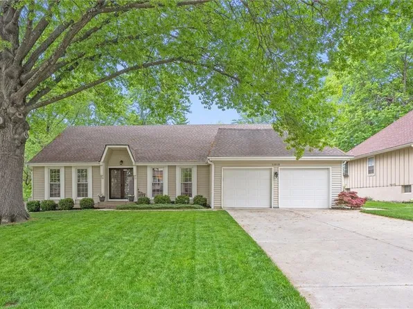 11919 W 99th Ter, Lenexa, KS 66215