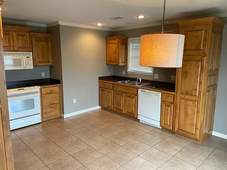 5360 Pewter Dr — Photo 3
