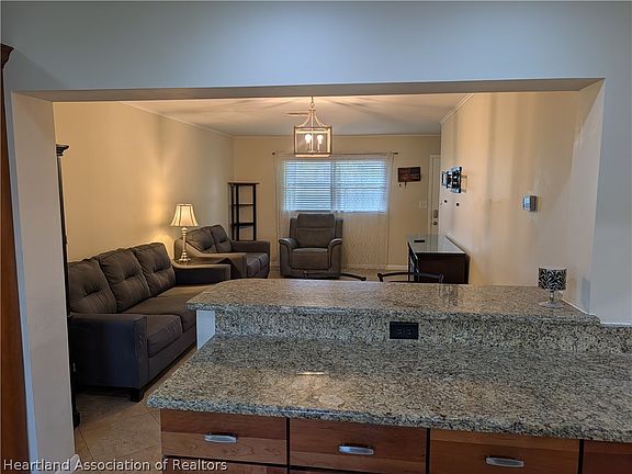 4th image of 1415 Killarney Dr