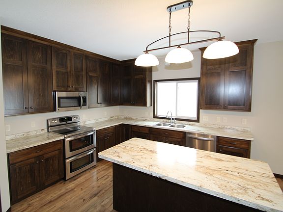 4th image of 306 Victory Ave