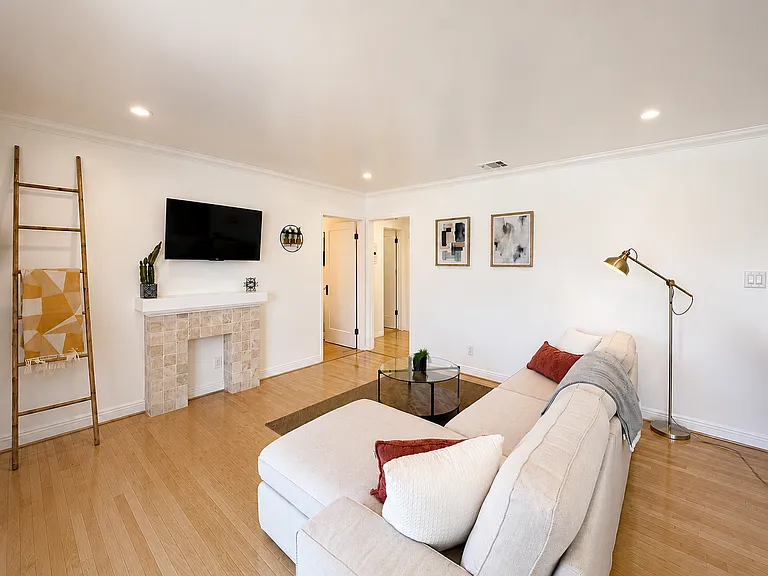 1028 12th St #208 — Photo 4