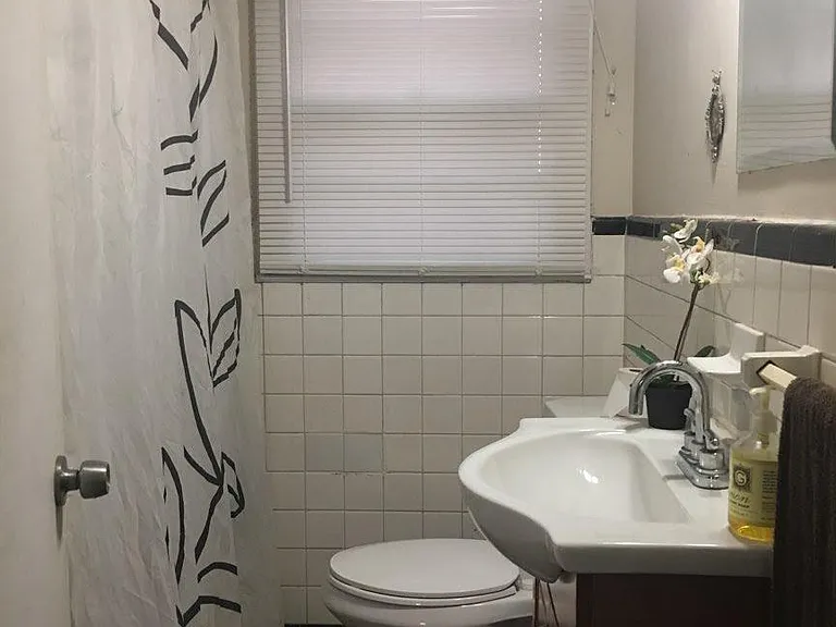 Middle Bathroom