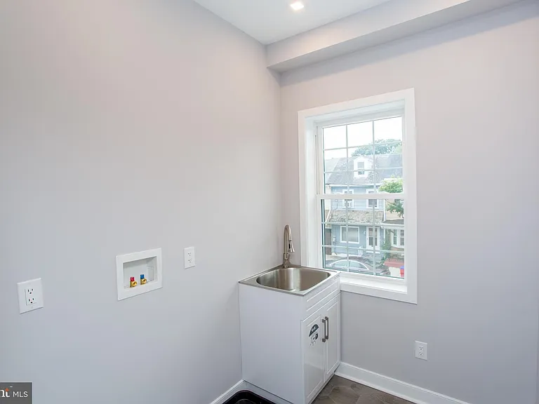327 Wood St — Photo 58