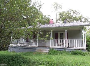 164 E Spring St, Elkin, NC 28621