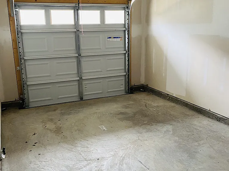 352 Banbury Dr — Photo 25