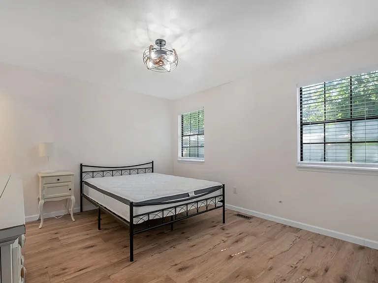 723 E Tennessee St #B — Photo 16