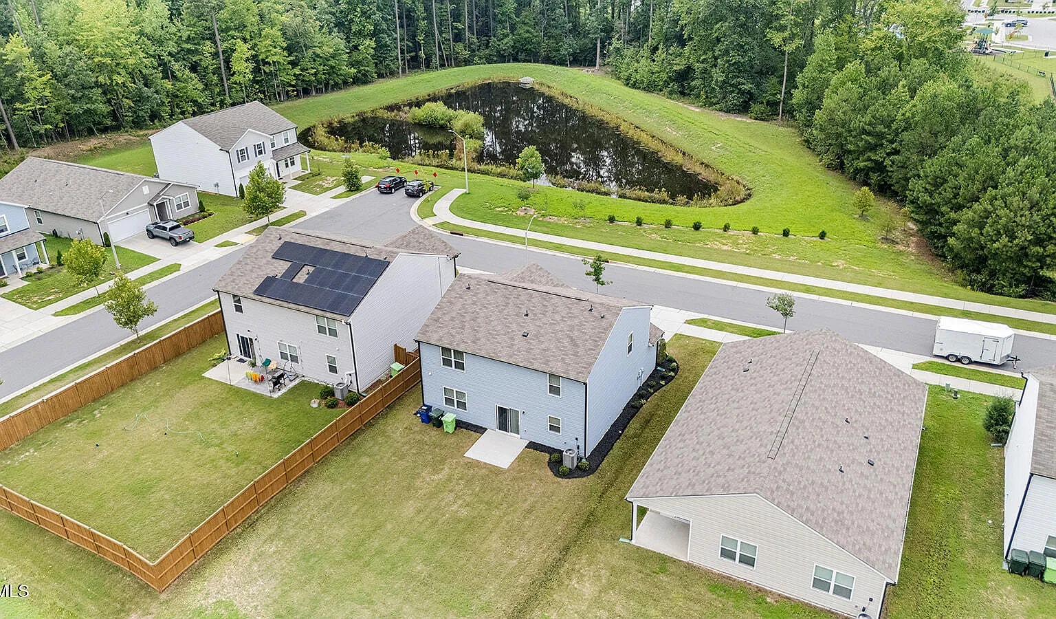 4 bed, 2.5 bath, 2419 sqft, $2,500 — Photo 4