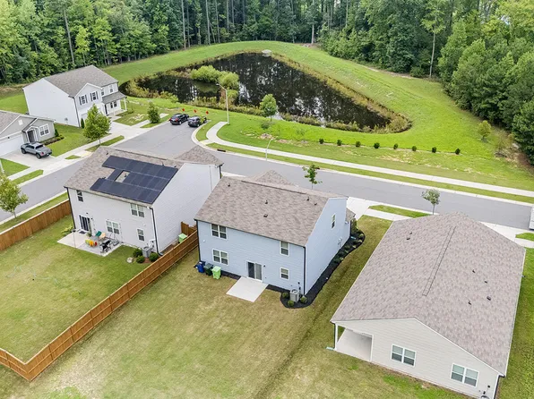 1504 Garden Passage Dr, Raleigh, NC 27604