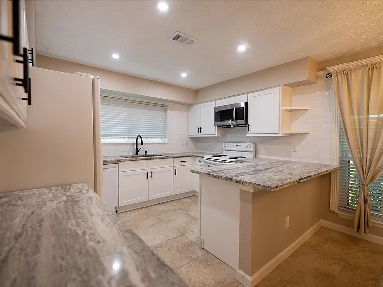 10323 Lone Brook Dr — Photo 6