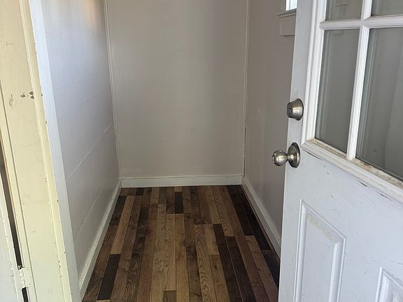 4th image of 608 E Fremont St