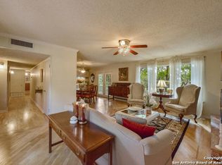 101 Fleetwood Dr, Hollywood Park, TX 78232
