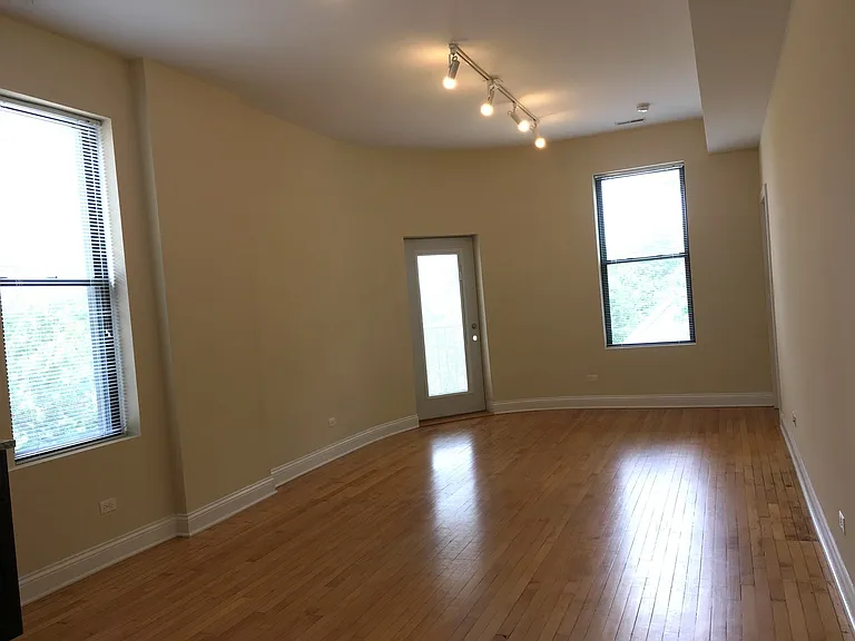 2159 W Belle Plaine Ave #2N — Photo 2