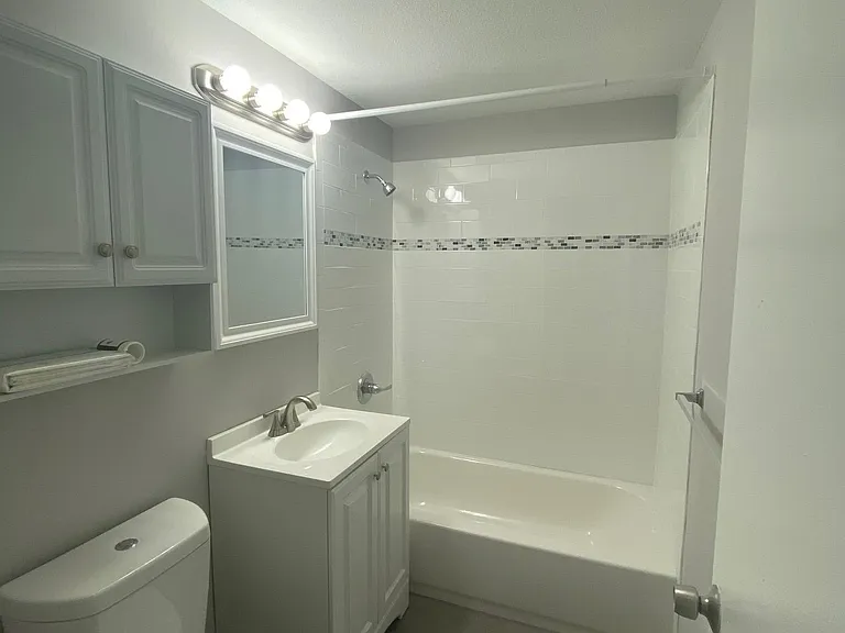 Evergreen Manor — Photo 15