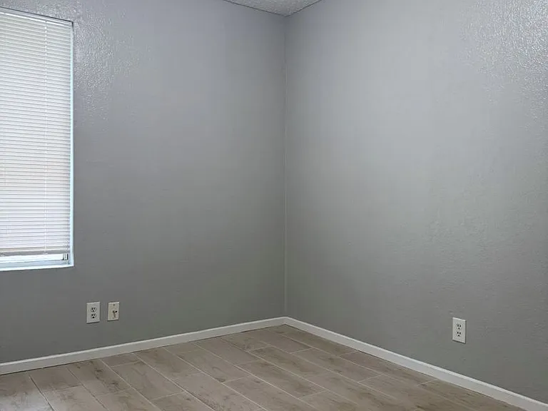 3219 Denver Ave — Photo 12