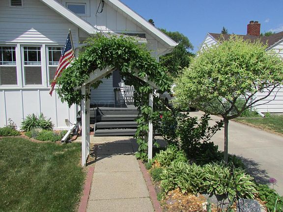 3rd image of 1008 6th Ave N