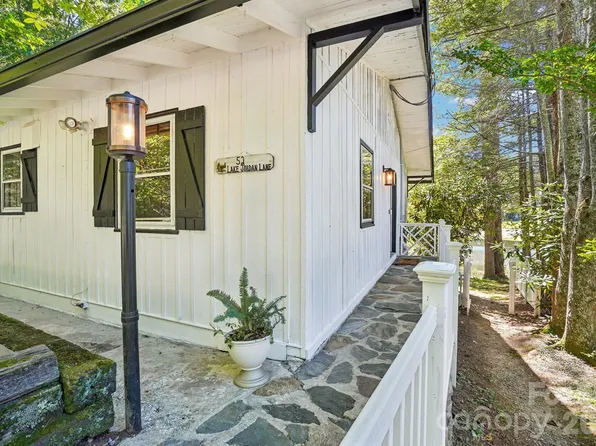 52 Lake Jordan Dr, Flat Rock, NC 28731
