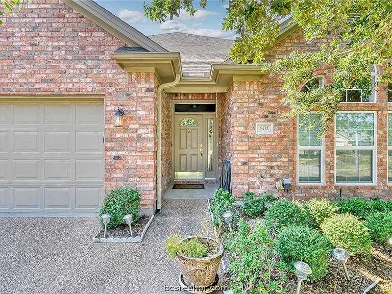 602 Clovis Ct — Photo 4