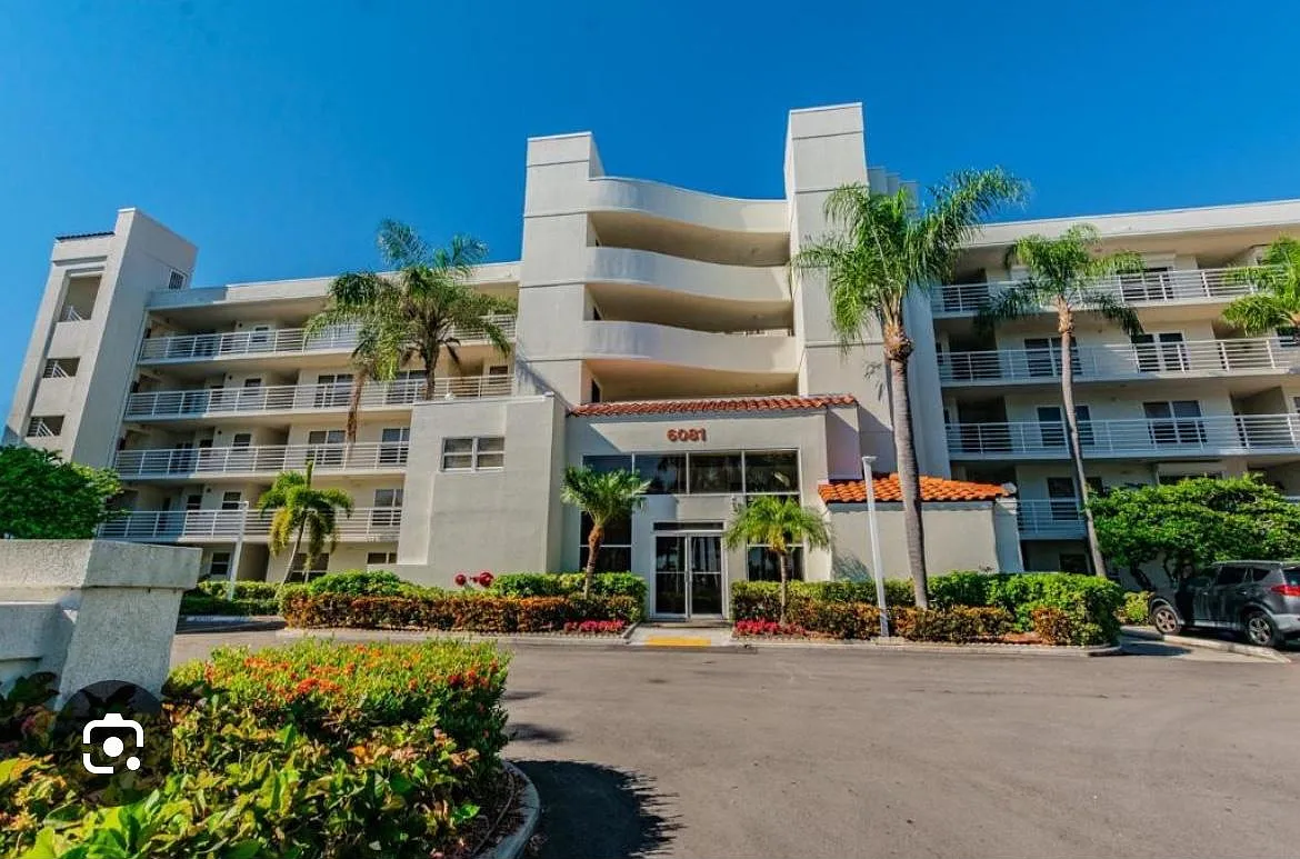 2 bed, 1080 sqft, $2,500 — Photo 2