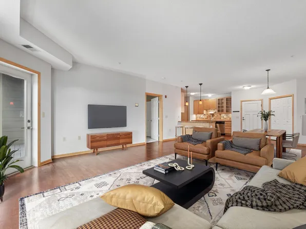 2530 34th St E #213, Minneapolis, MN 55406