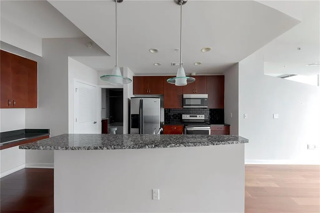 1 bed, 1.0 bath, 763 sqft, $2,520 — Photo 2