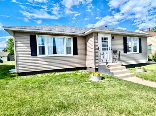 122 Sinclair Lewis Ave, Sauk Centre, MN 56378