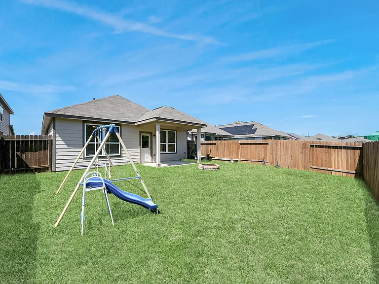 17630 Holroyd Rd — Photo 23