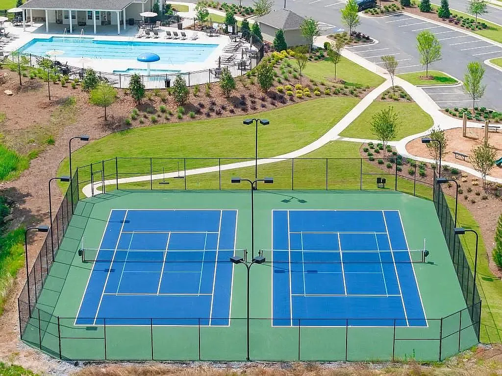 5 bed, 2361 sqft, $2,299 — Photo 3