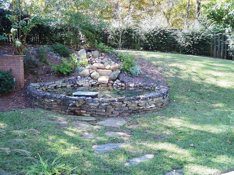 2nd image of 204 Hunters Hill Ct