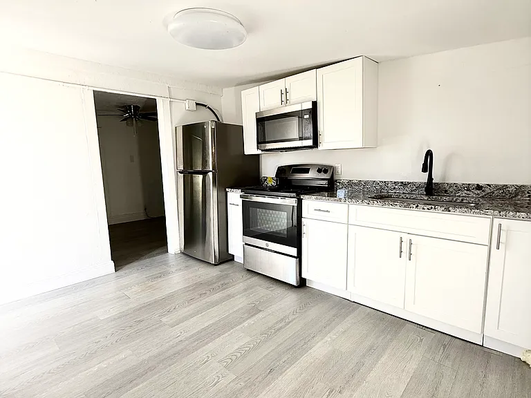 205 S Grove St #7 — Photo 2