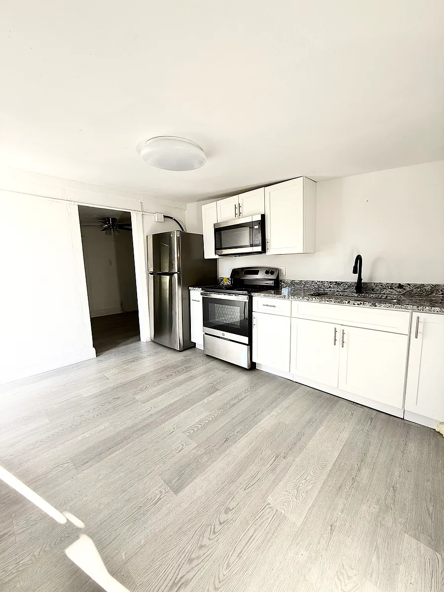 Building Photo - 205 S Grove St #7