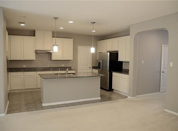 5th image of 307 Hunters Hill Dr