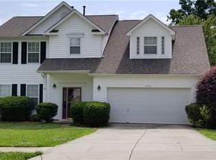 4708 Keeneland Ln, Charlotte, NC 28216