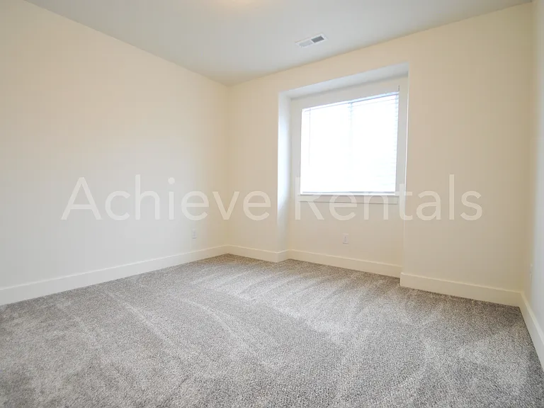 786 E Ruby Dr — Photo 9