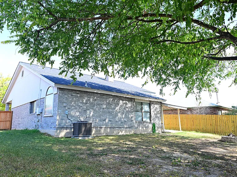 Beech Trail Dr — Photo 12