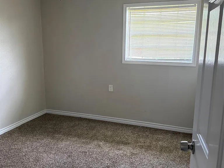 3203 Cliffdale St — Photo 20