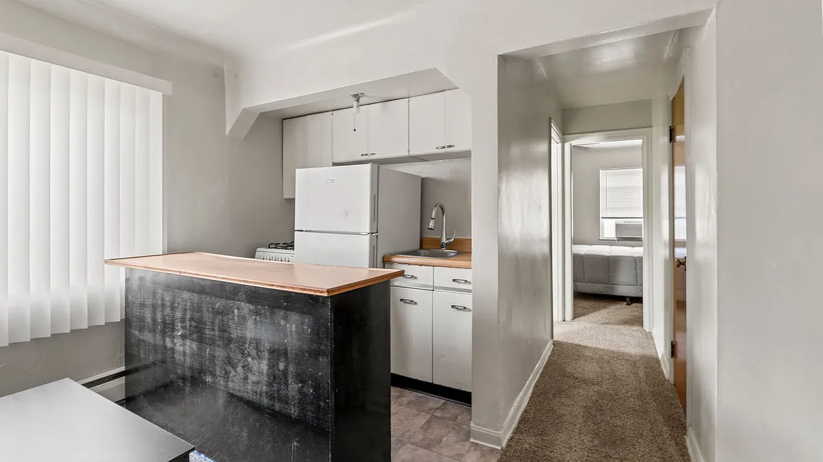 Building Photo - 415 Volkert Pl