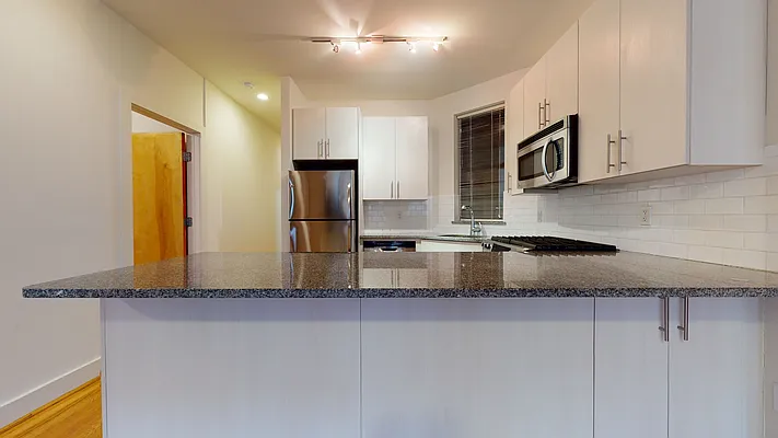 Rented by Bond New York | media 15