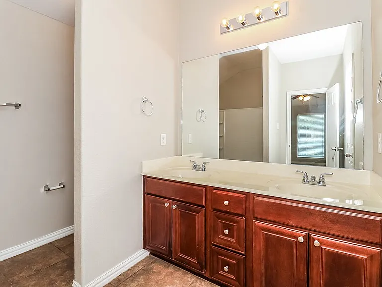 7617 Hollow Forest Dr — Photo 11