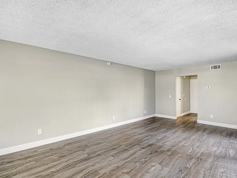 Palm Riverside — Photo 14